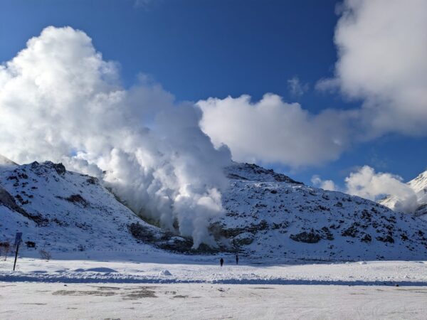 冬の硫黄山